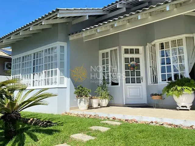 Casa com 286m² 3 quartos e 5 banheiros, à venda, no bairro Glória em Joinville