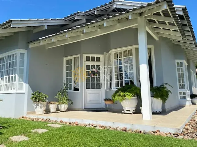 Casa com 286m² 3 quartos e 5 banheiros, à venda, no bairro Glória em Joinville