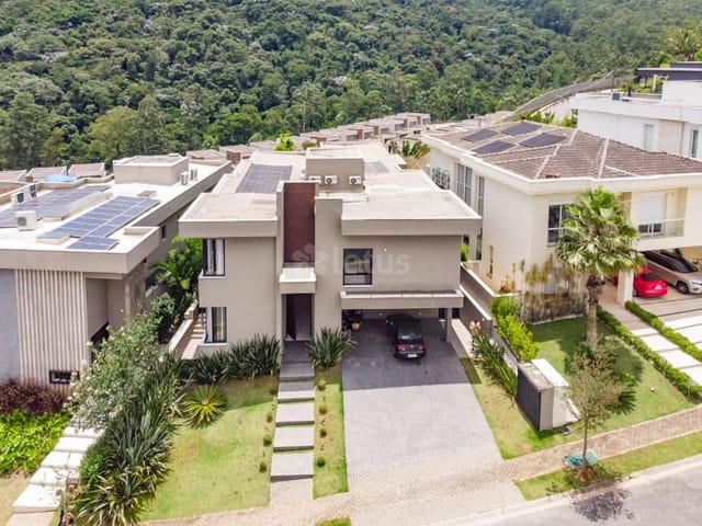 Casa com 525m² 4 quartos e 8 banheiros, para alugar, no bairro Alphaville em Santana de Parnaíba
