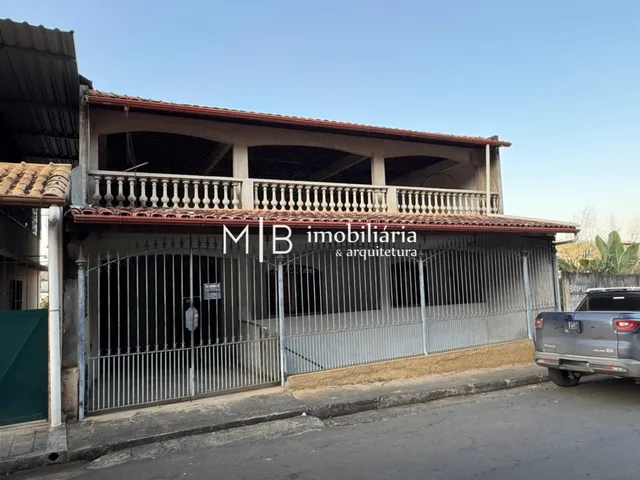Casa 4 quartos e 2 banheiros, à venda, no bairro Menezes em Cataguases