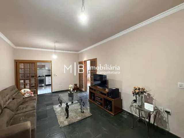 Casa 4 quartos e 2 banheiros, à venda, no bairro Menezes em Cataguases