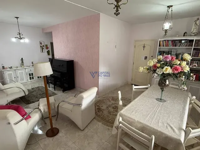 Casa 4 quartos e 3 banheiros, à venda, no bairro Jardim das Indústrias em São José dos Campos