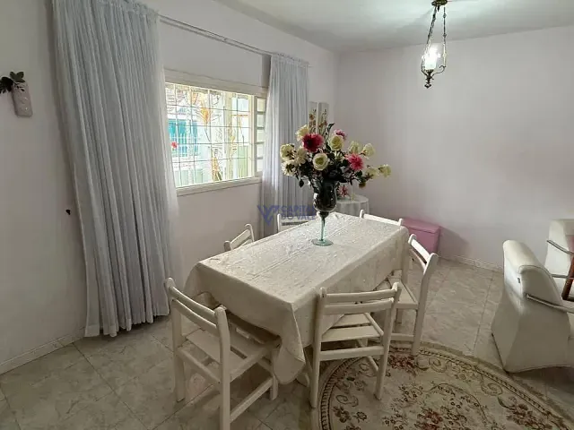 Casa 4 quartos e 3 banheiros, à venda, no bairro Jardim das Indústrias em São José dos Campos