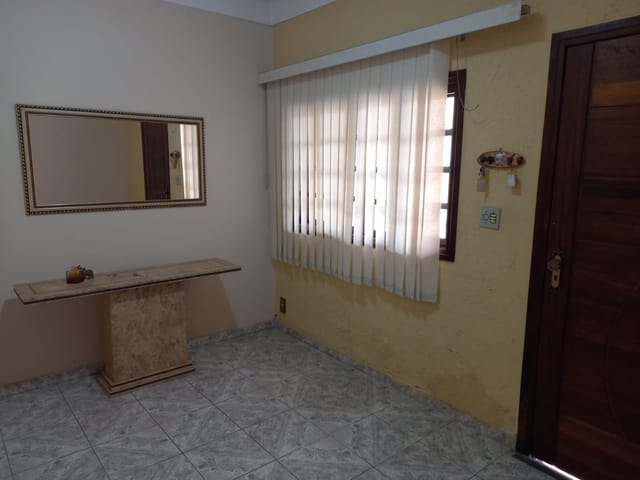 Casa 4 quartos e 1 banheiro, à venda, no bairro Jardim Russi em Taubaté