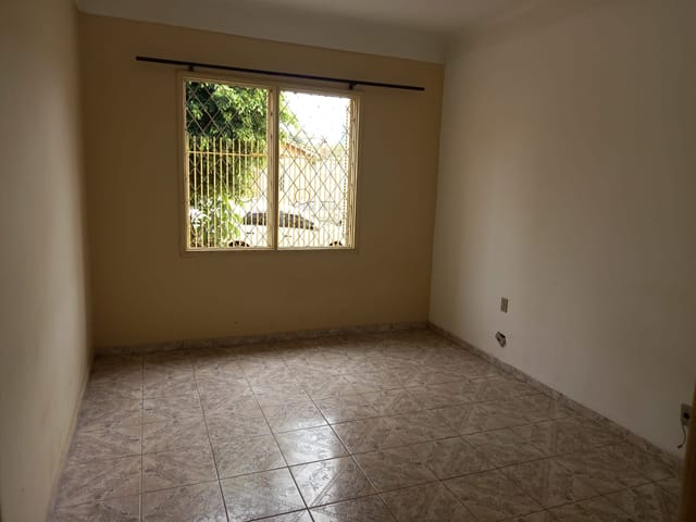 Casa 4 quartos e 1 banheiro, à venda, no bairro Jardim Russi em Taubaté