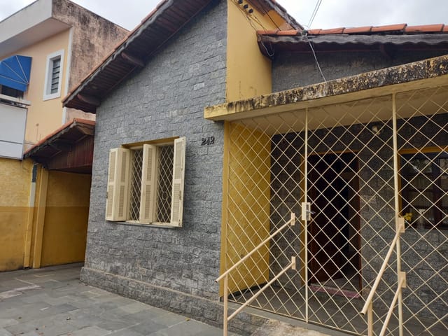 Casa 4 quartos e 1 banheiro, à venda, no bairro Jardim Russi em Taubaté