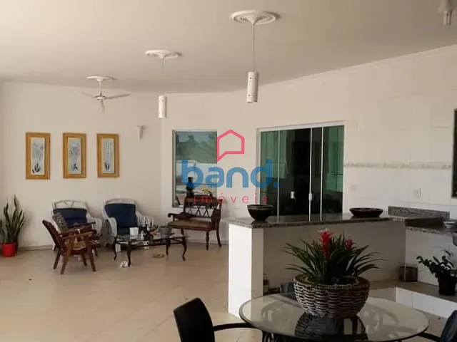 Casa com 1000m² 4 quartos e 4 banheiros, à venda, no bairro Portal dos Bandeirantes I em Porto Feliz