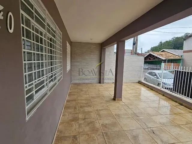 Casa 3 quartos e 2 banheiros, para alugar, no bairro Centro em Piracaia