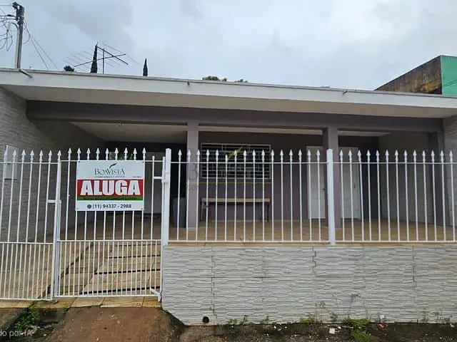 Casa 3 quartos e 2 banheiros, para alugar, no bairro Centro em Piracaia