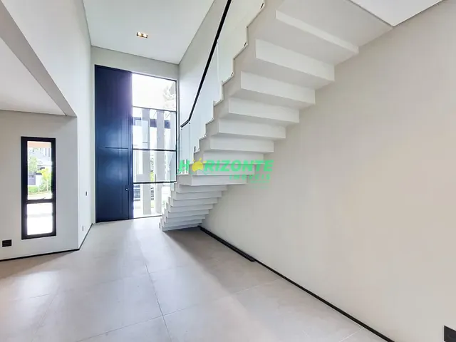 Casa com 525m² 5 quartos e 6 banheiros, à venda, no bairro Condomínio Residencial Alphaville em São José dos Campos