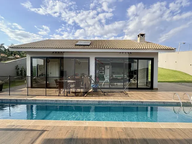 Casa com 1480m² 4 quartos e 6 banheiros, à venda, no bairro Condomínio Costa do sol em Rolândia