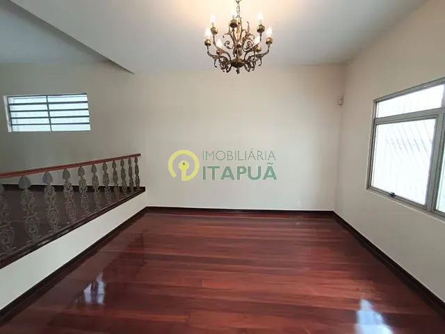 Casa com 340m² 5 quartos e 3 banheiros, à venda, no bairro Quebec em Londrina