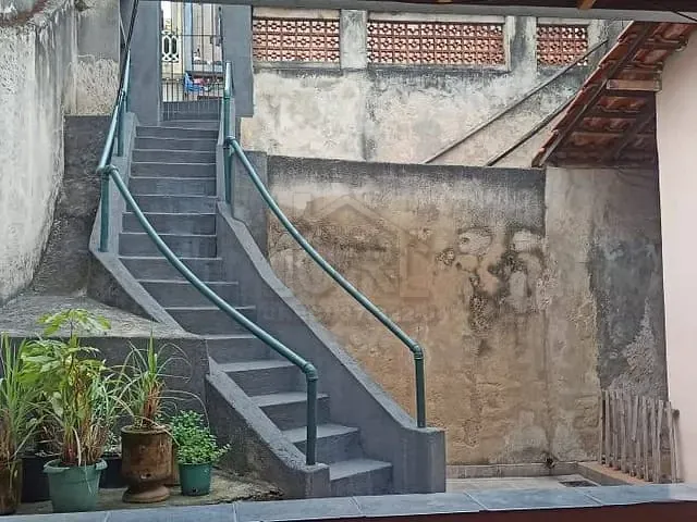Casa com 300m² 2 quartos e 1 banheiro, à venda, no bairro Jardim Zaira em Mauá
