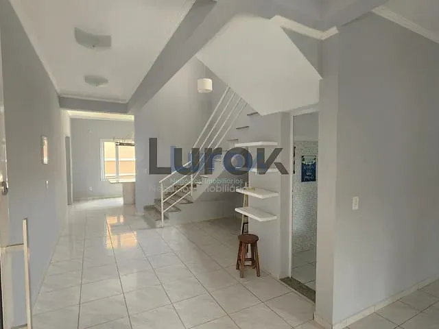 Casa com 453m² 3 quartos e 4 banheiros, para alugar, no bairro Condomínio Vivenda das Quaresmeiras em Valinhos