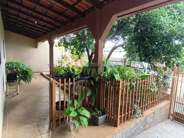 Casa com 230m² 3 quartos e 3 banheiros, à venda, no bairro Parigot em Londrina