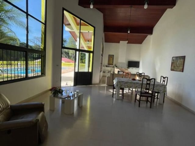 Casa com 1125m² 5 quartos e 5 banheiros, à venda, no bairro Alpes dos Araçás (Jordanésia) em Cajamar