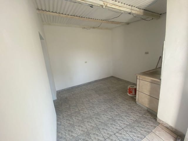 Casa com 23m² 1 quarto e 1 banheiro, para alugar, no bairro Jardim Imbé em São Paulo