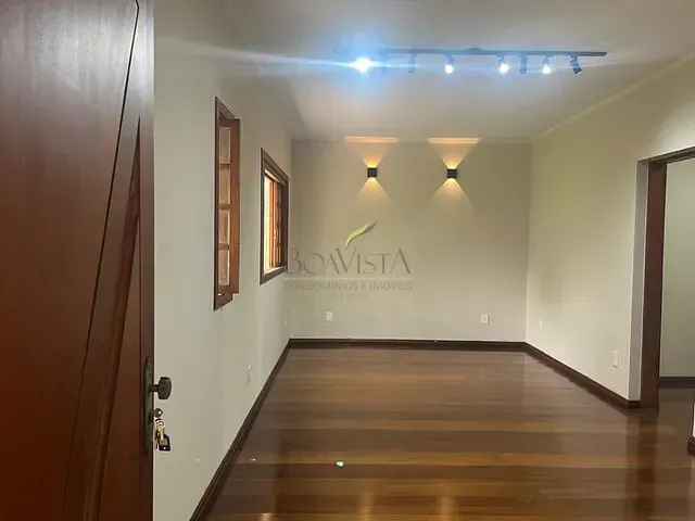 Casa com 600m² 2 quartos e 3 banheiros, para alugar, no bairro Jardim Santos Reis em Piracaia