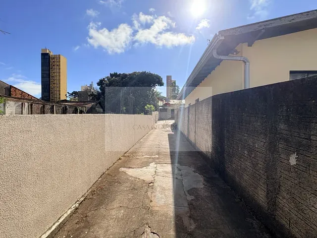 Casa com 600m² 5 quartos e 2 banheiros, à venda, no bairro Centro em Rolândia