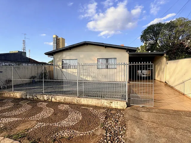 Casa com 600m² 5 quartos e 2 banheiros, à venda, no bairro Centro em Rolândia