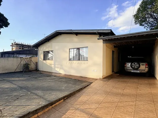 Casa com 600m² 5 quartos e 2 banheiros, à venda, no bairro Centro em Rolândia
