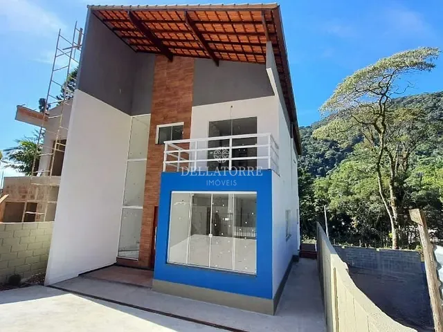Casa com 213m² 4 quartos e 6 banheiros, à venda, no bairro Granja Guarani em Teresópolis