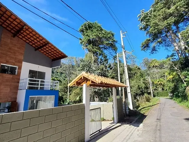 Casa com 213m² 4 quartos e 6 banheiros, à venda, no bairro Granja Guarani em Teresópolis