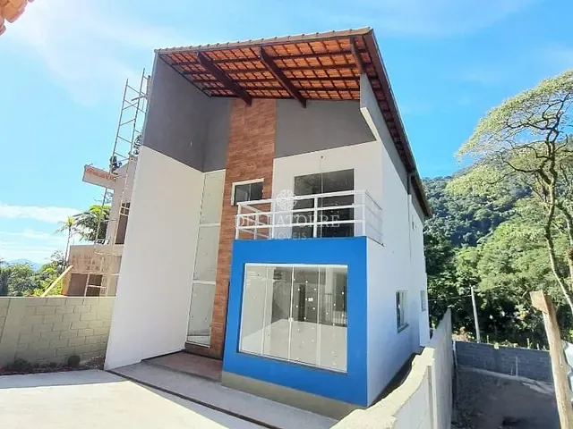 Casa com 213m² 4 quartos e 6 banheiros, à venda, no bairro Granja Guarani em Teresópolis