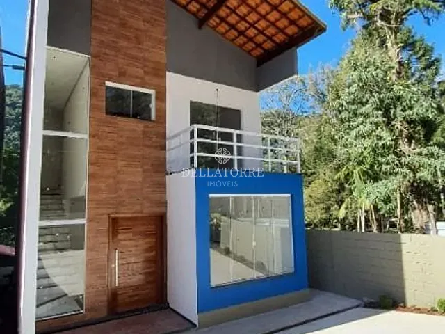 Casa com 213m² 4 quartos e 6 banheiros, à venda, no bairro Granja Guarani em Teresópolis
