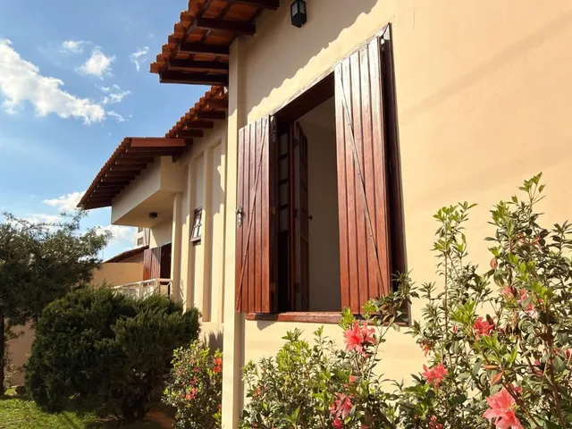 Casa 5 quartos e 5 banheiros, para alugar, no bairro Monte Líbano em Lavras