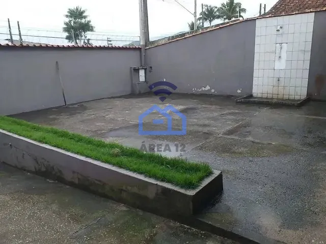 Casa com 300m² 3 quartos e 2 banheiros, à venda, no bairro Poiares em Caraguatatuba