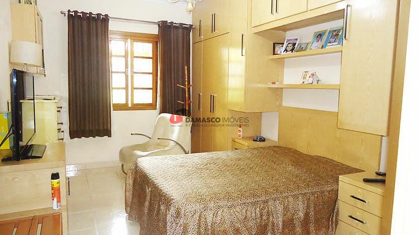 Casa à venda com 5 quartos, 10m² - Foto 9