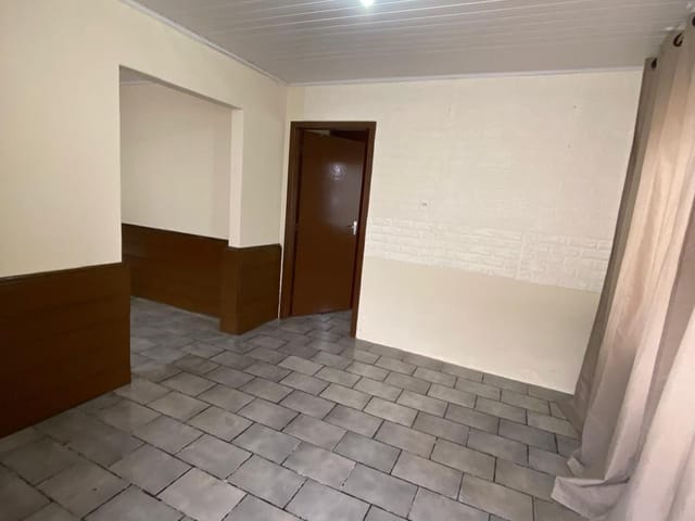 Casa 2 quartos e 1 banheiro, para alugar, no bairro Cordeiros em Itajaí