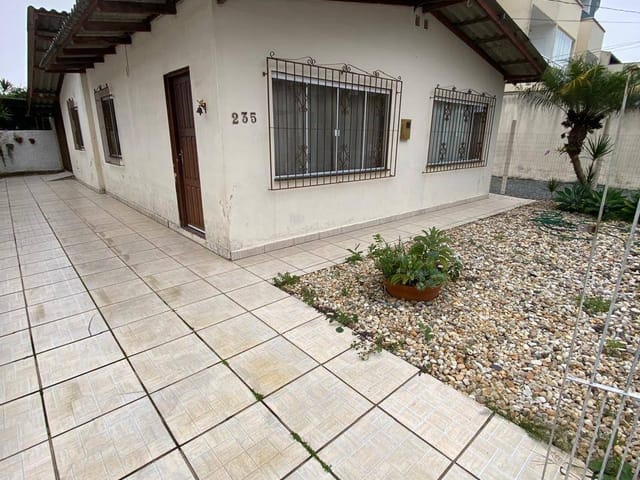 Casa 2 quartos e 1 banheiro, para alugar, no bairro Cordeiros em Itajaí
