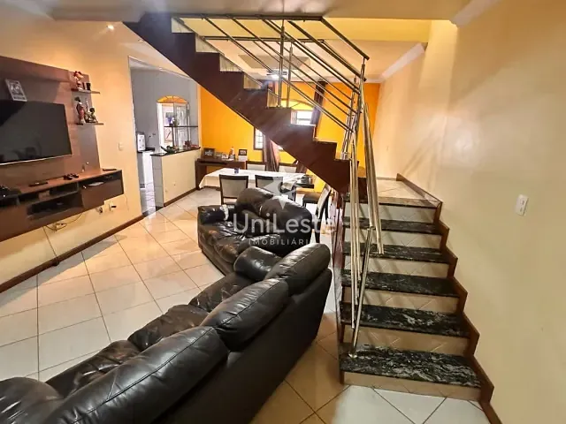 Casa 4 quartos e 3 banheiros, à venda, no bairro Vitória em Belo Horizonte
