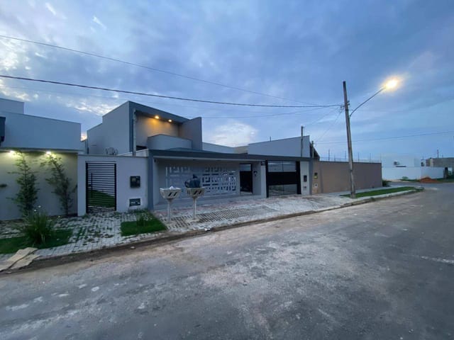Casa com 308m² 3 quartos e 2 banheiros, à venda, no bairro Jardim Itália III em Sinop