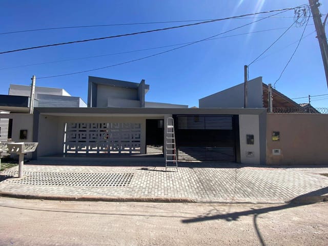 Casa com 308m² 3 quartos e 2 banheiros, à venda, no bairro Jardim Itália III em Sinop