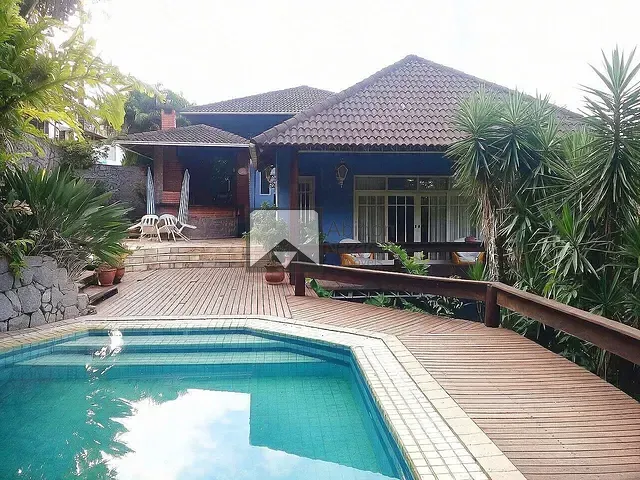 Casa com 1400m² 3 quartos e 5 banheiros, à venda, no bairro Engenho do Mato em Niterói