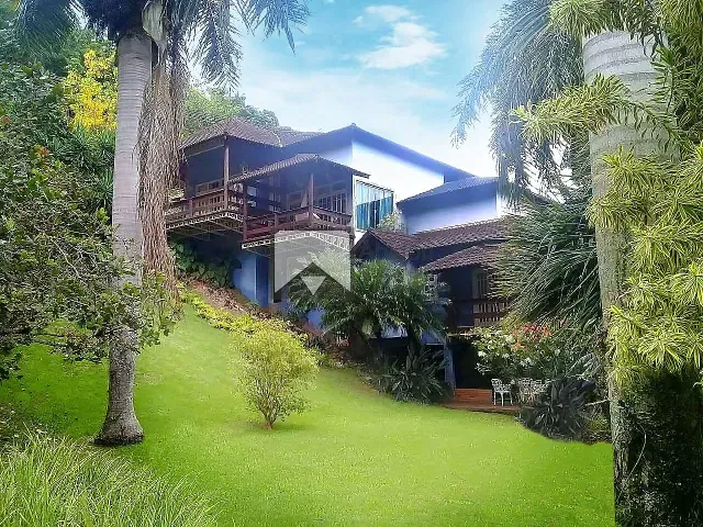 Casa com 1400m² 3 quartos e 5 banheiros, à venda, no bairro Engenho do Mato em Niterói