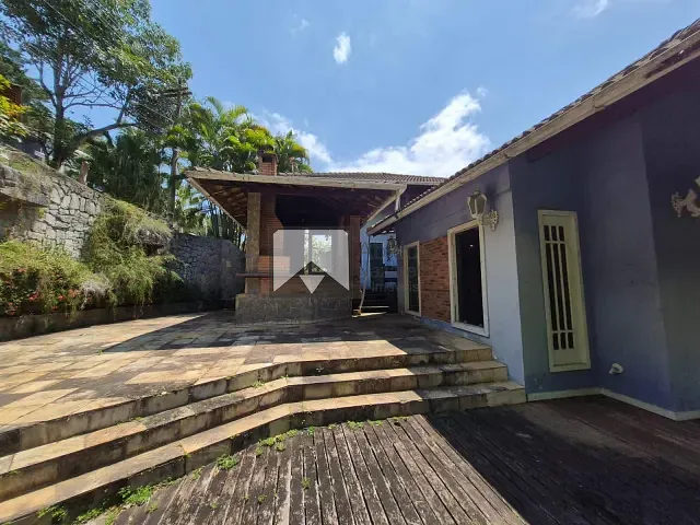 Casa com 1400m² 3 quartos e 5 banheiros, à venda, no bairro Engenho do Mato em Niterói
