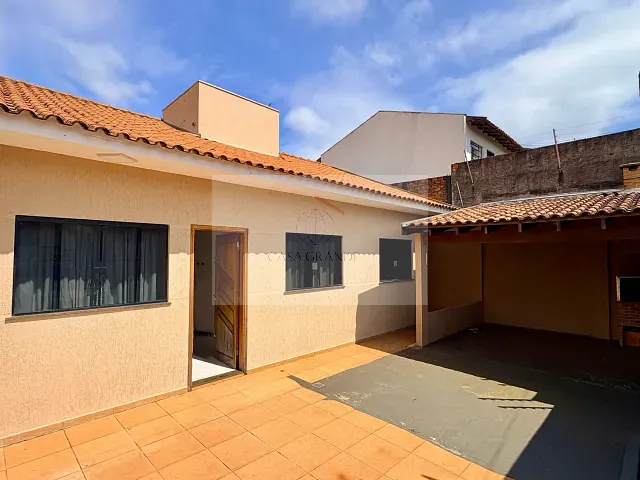 Casa com 158m² 3 quartos e 1 banheiro, à venda, no bairro Jardim Santana em Rolândia