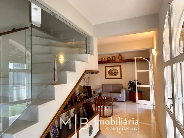 Casa 5 quartos e 5 banheiros, para alugar, no bairro Centenário em Lavras