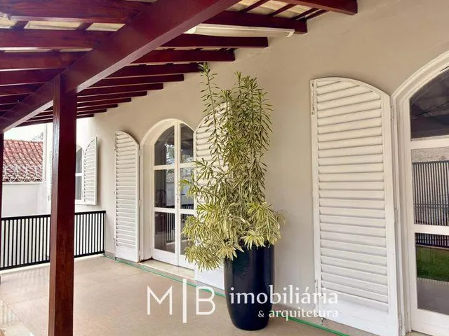 Casa 5 quartos e 5 banheiros, para alugar, no bairro Centenário em Lavras
