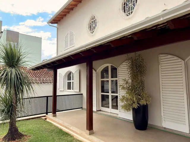 Casa 5 quartos e 5 banheiros, para alugar, no bairro Centenário em Lavras