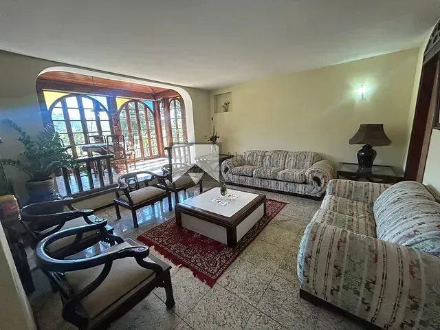 Casa 3 quartos e 4 banheiros, à venda, no bairro São Francisco em Niterói
