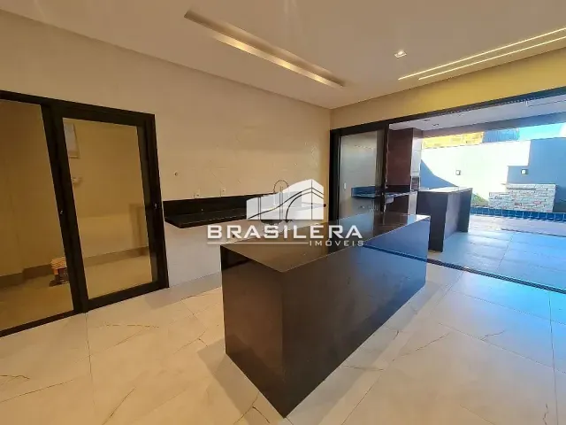 Casa com 275m² 3 quartos e 5 banheiros, à venda, no bairro Jardins Capri em Senador Canedo