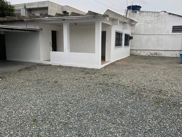 Casa 2 quartos e 1 banheiro, para alugar, no bairro Barra do Rio em Itajaí