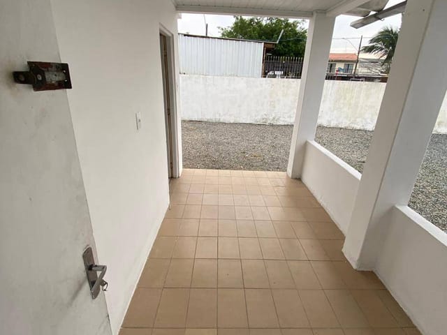 Casa 2 quartos e 1 banheiro, para alugar, no bairro Barra do Rio em Itajaí