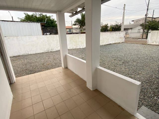 Casa 2 quartos e 1 banheiro, para alugar, no bairro Barra do Rio em Itajaí