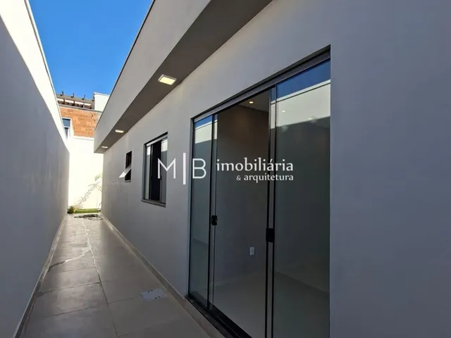 Casa 3 quartos e 2 banheiros, à venda, no bairro Residencial Sant'ana I em Lavras